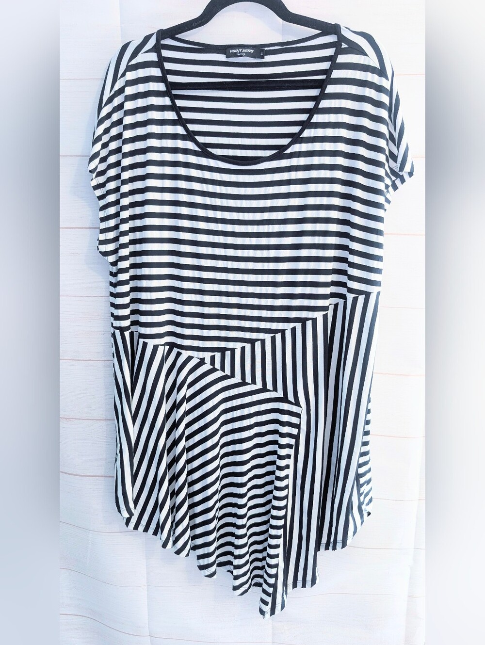 Nwot Point Zero Curvy Black & White Striped Short Sleeve Asymmetric Hem Top 1X